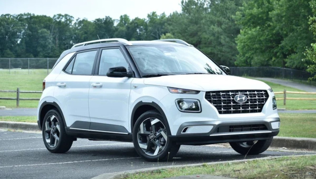 Hyundai Venue 2025: शानदार 18 km/L माइलेज और ₹7.26 लाख से शुरू होने वाली कीमत के साथ लॉन्च
