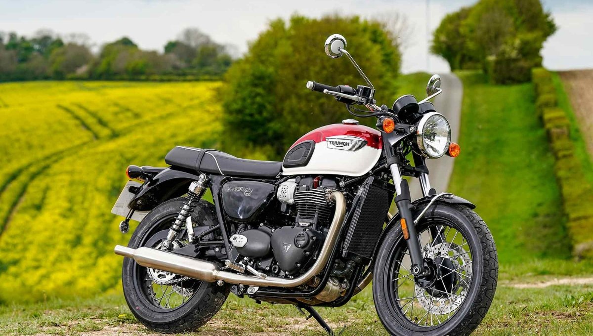 Triumph Bonneville T100: क्लासिक लुक, 900cc इंजन और ₹9.5 लाख की कीमत