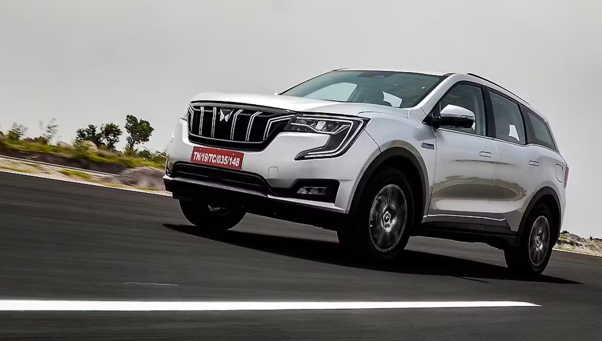 Mahindra XUV700: ₹14 लाख से शुरू, 182bhp पावर और Alexa कनेक्टिविटी जैसी हाई-टेक सुविधाएं
