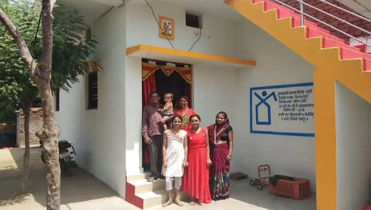 PM Awas Yojana: सरकार का वादा हर परिवार को मिलेगा सुरक्षित आशियाना