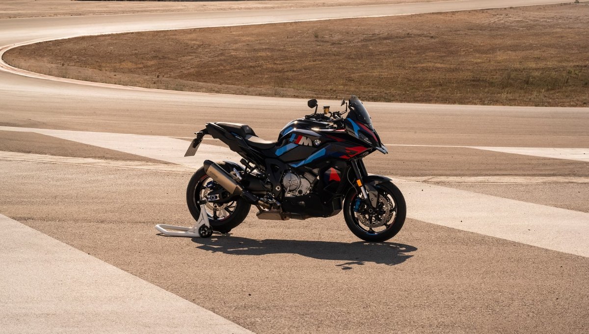 BMW M 1000 XR: Competition पर ₹3.13 लाख तक का झटका